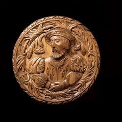 Roundel, antatt å representere James V (1512-42) fra Skottland, fra taket til Kings Presence Chamber i Stirling Castle, 1540 (eik)